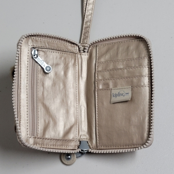 Kipling Pattie Metallic Wallet Wrislet. - Picture 8 of 10